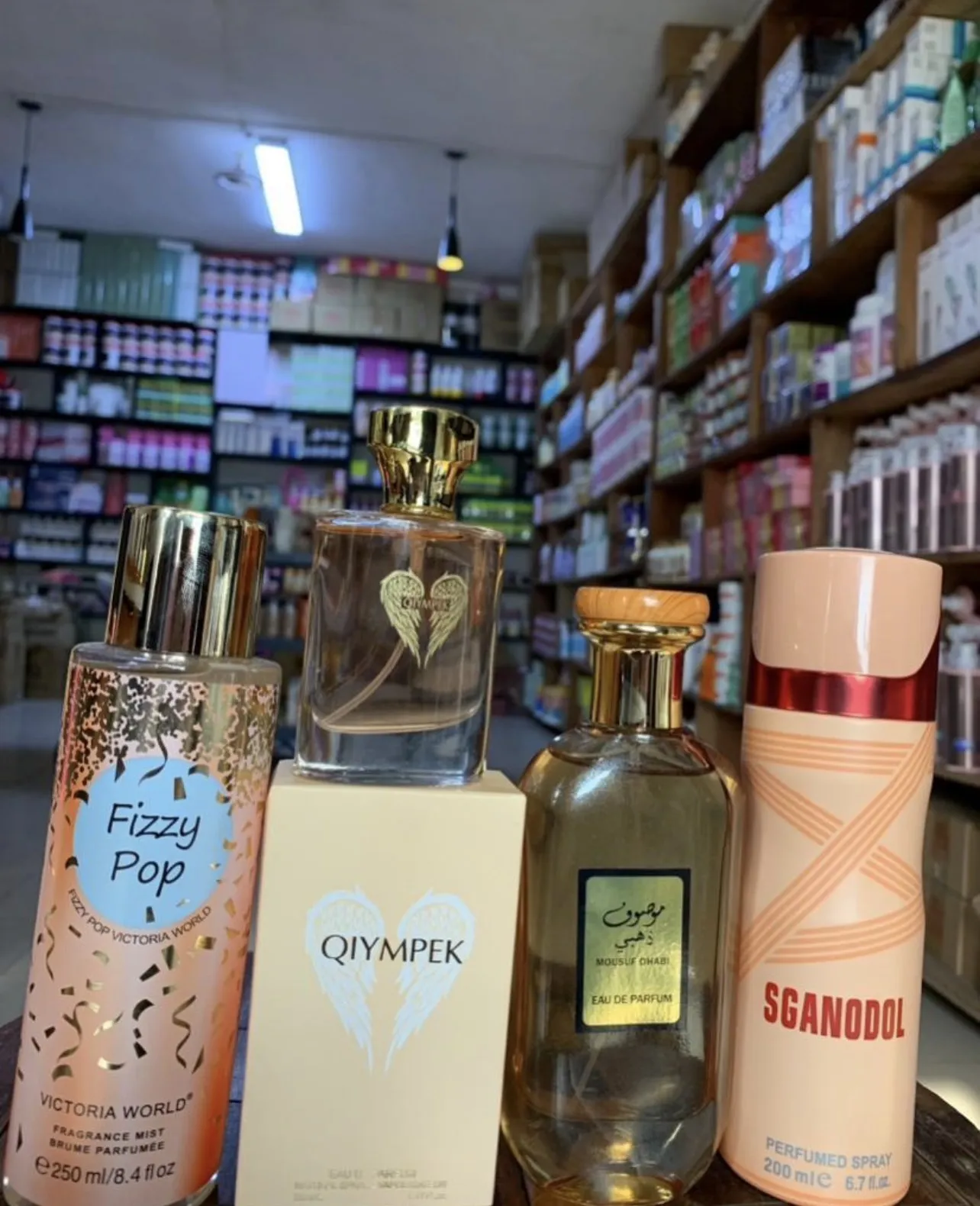 Photo de Galerie 4 - Petites Annonces | Perfume, Biyemassi, Yaoundé, Cameroun | Santé et beauté  > Maquillage et cosmétiques