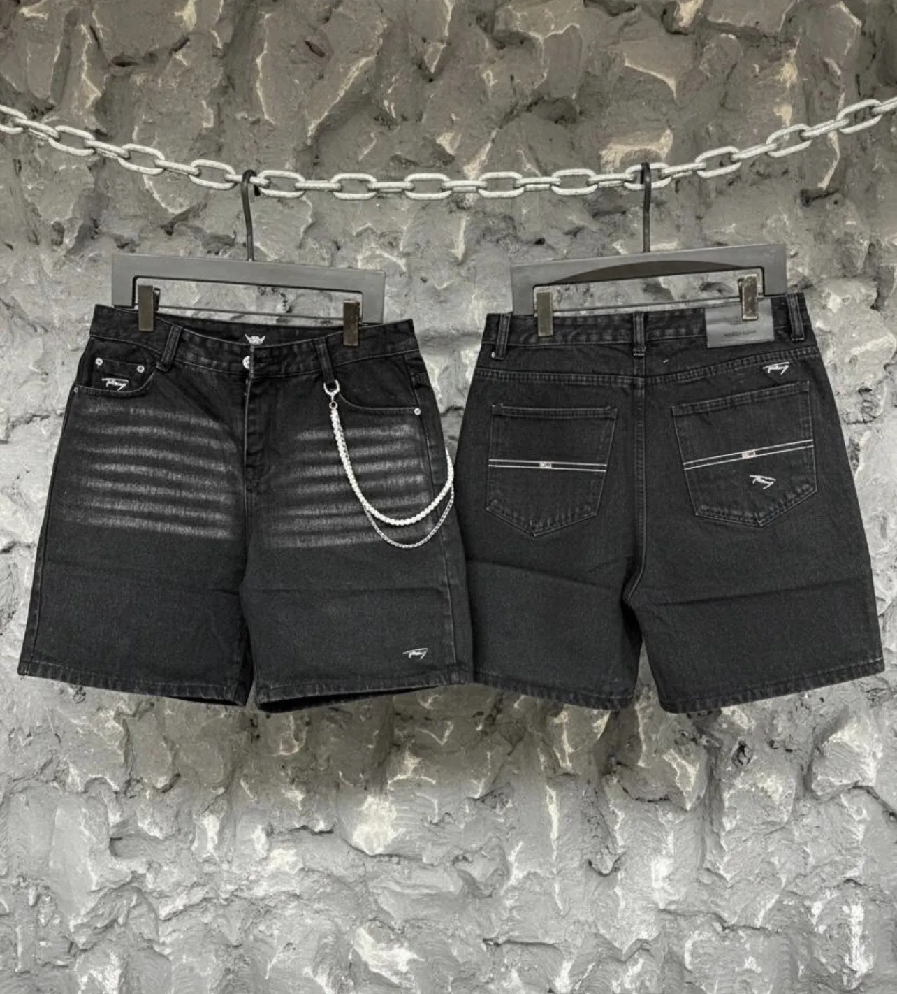 Photo de Galerie 2 - Petites Annonces | Short Trousers, Bastos, Yaoundé, Cameroun | Vêtements, chaussures et autres  > Vêtements pour hommes
