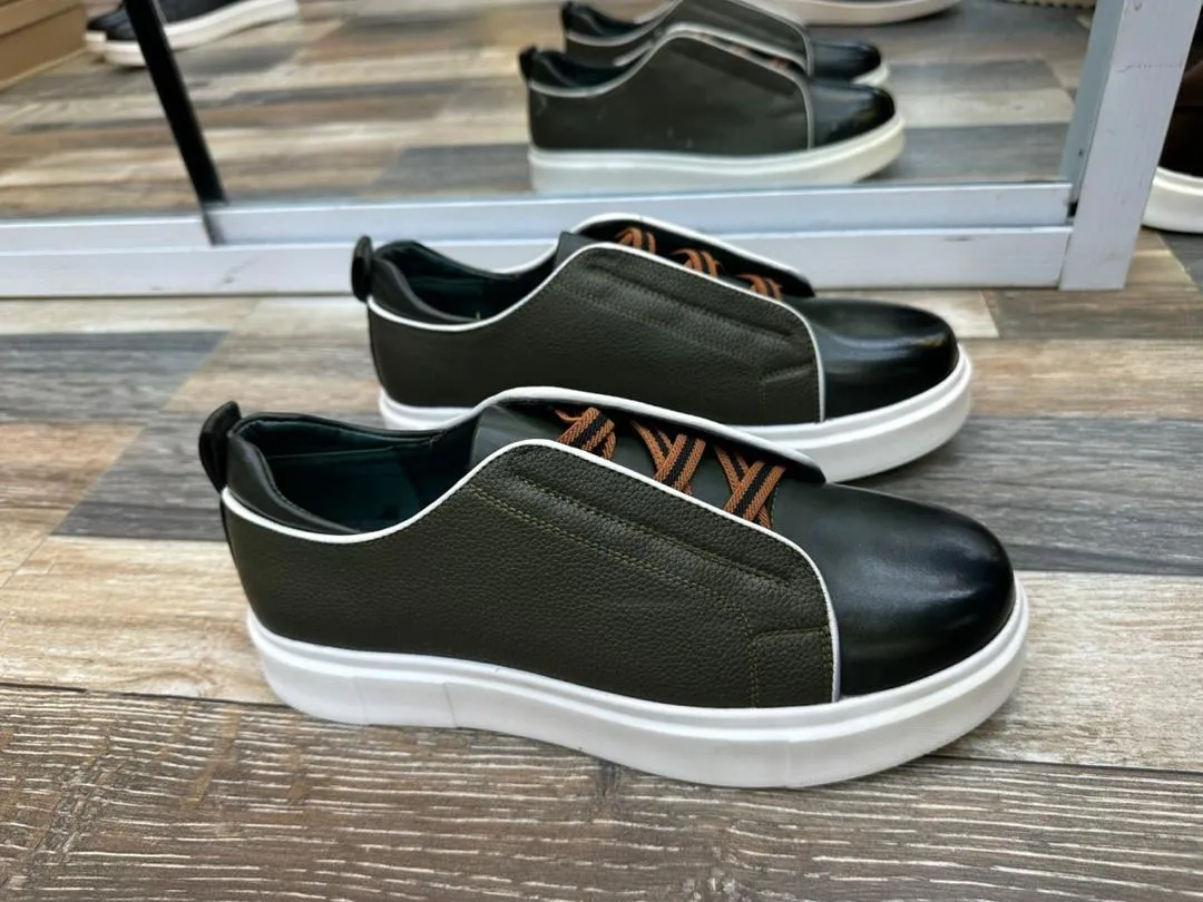 Photo Principale - Petites Annonces | Solid Males Lady Shoes For Sell, Bonduma, Buea, Cameroun | Vêtements, chaussures et autres  > Chaussures pour hommes