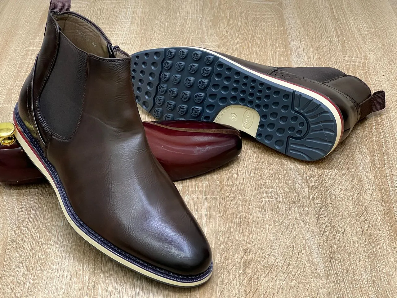 Photo Principale - Petites Annonces | Bottines En Cuir, Akwa-Douche, Douala, Cameroun | Vêtements, chaussures et autres  > Chaussures pour hommes