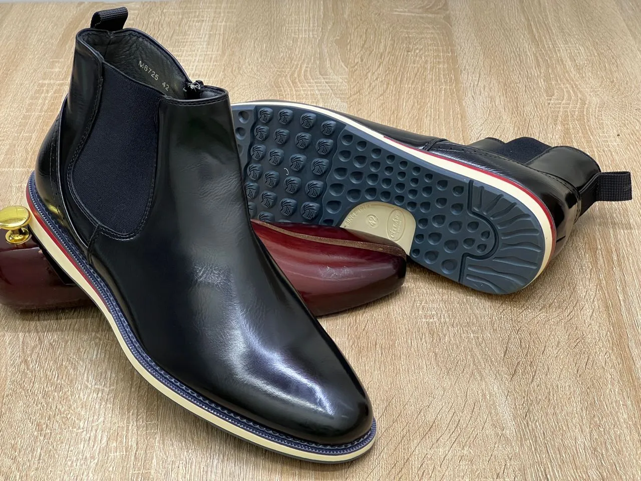 Photo de Galerie 2 - Petites Annonces | Bottines En Cuir, Akwa-Douche, Douala, Cameroun | Vêtements, chaussures et autres  > Chaussures pour hommes