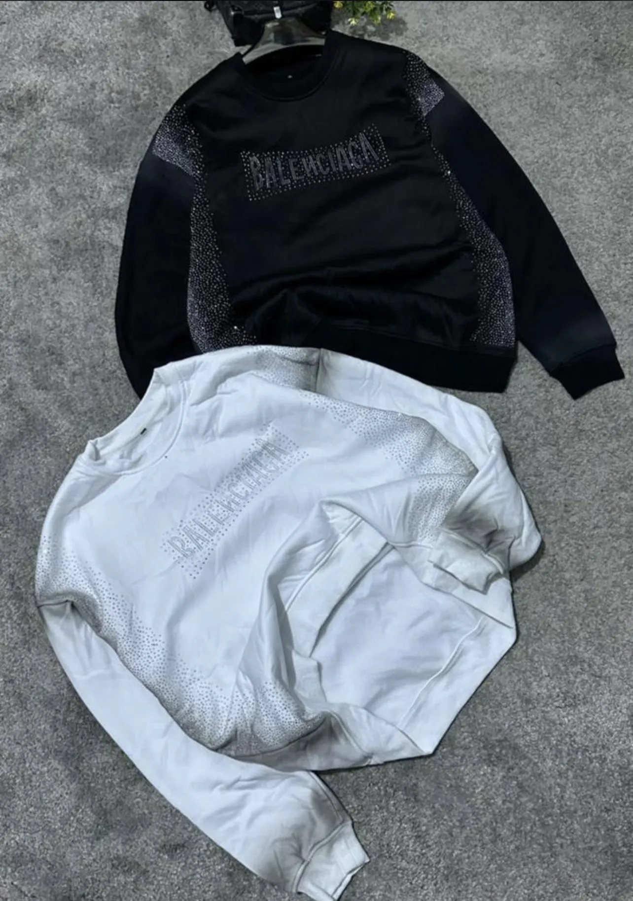 Photo de Galerie 4 - Petites Annonces | Pullovers, Biyemassi, Yaoundé, Cameroun | Vêtements, chaussures et autres  > Vêtements pour hommes