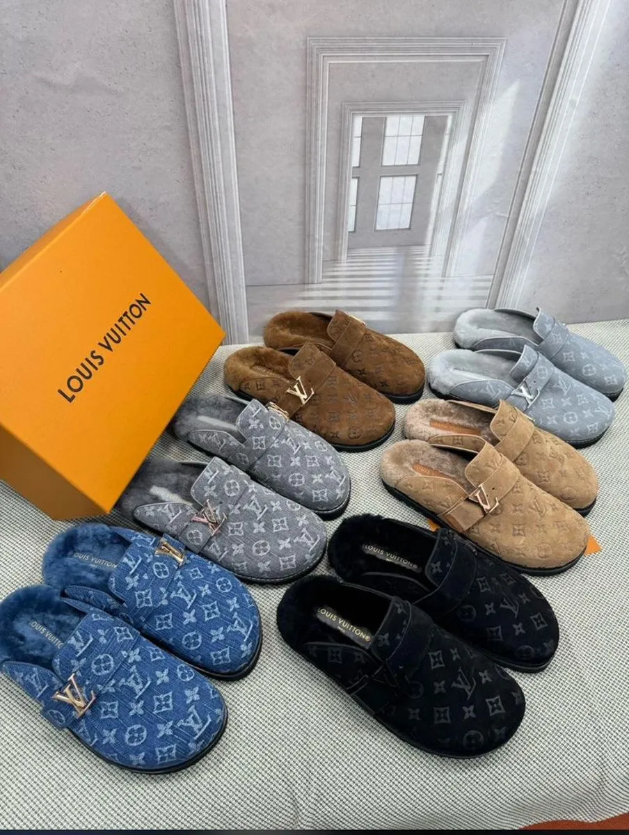 Photo de Galerie 1 - Petites Annonces | Female Slippers, Bastos, Yaoundé, Cameroun | Vêtements, chaussures et autres  > Chaussures pour femmes