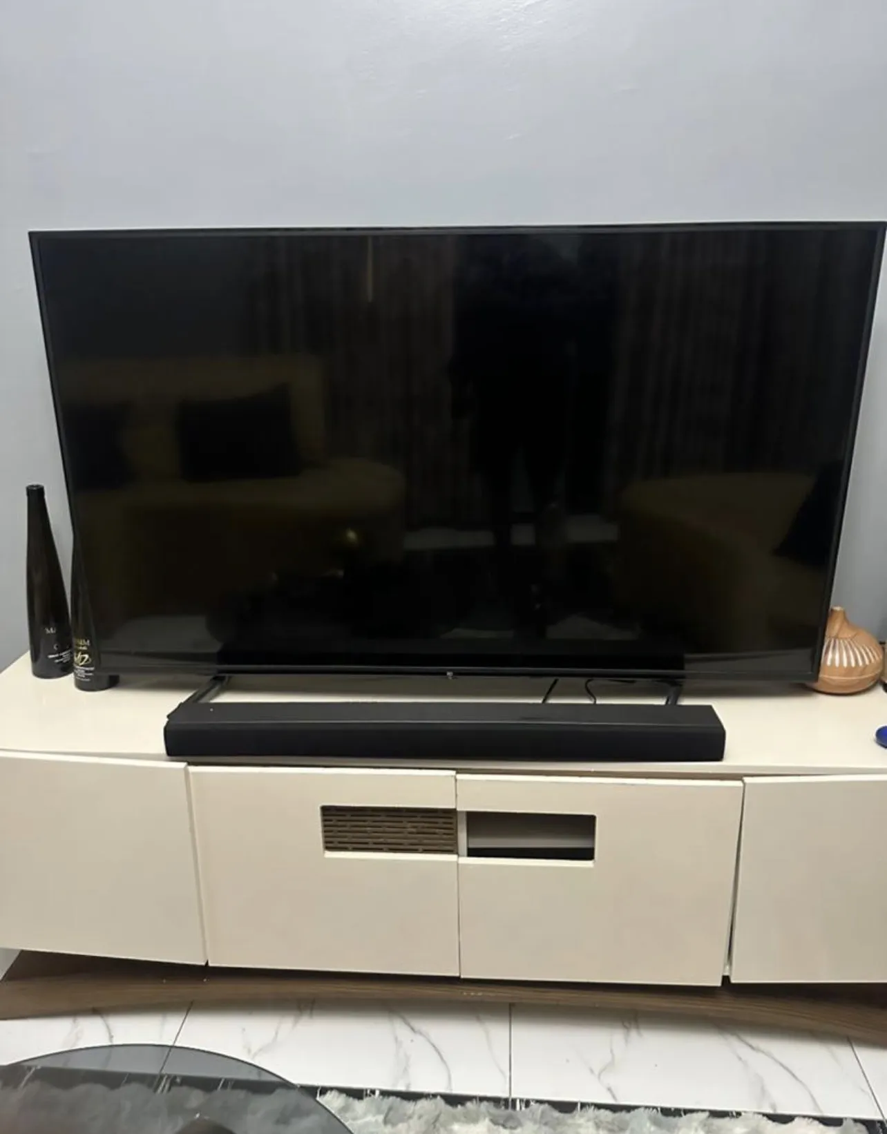 Photo Principale - Petites Annonces | Television, Commercial Avenue, Bamenda, Cameroun | Électronique et médias  > Autres électroniques et médias