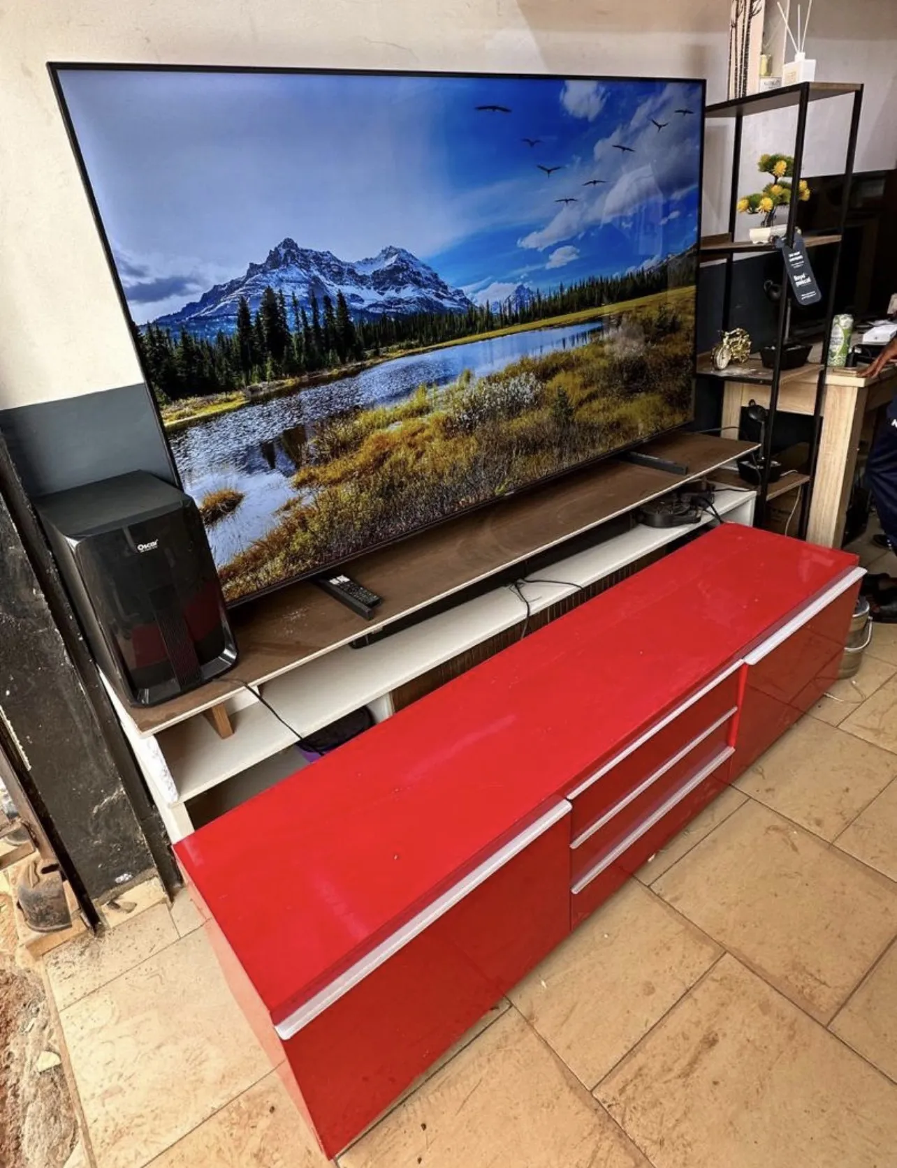 Photo de Galerie 6 - Petites Annonces | Television, Commercial Avenue, Bamenda, Cameroun | Électronique et médias  > Autres électroniques et médias