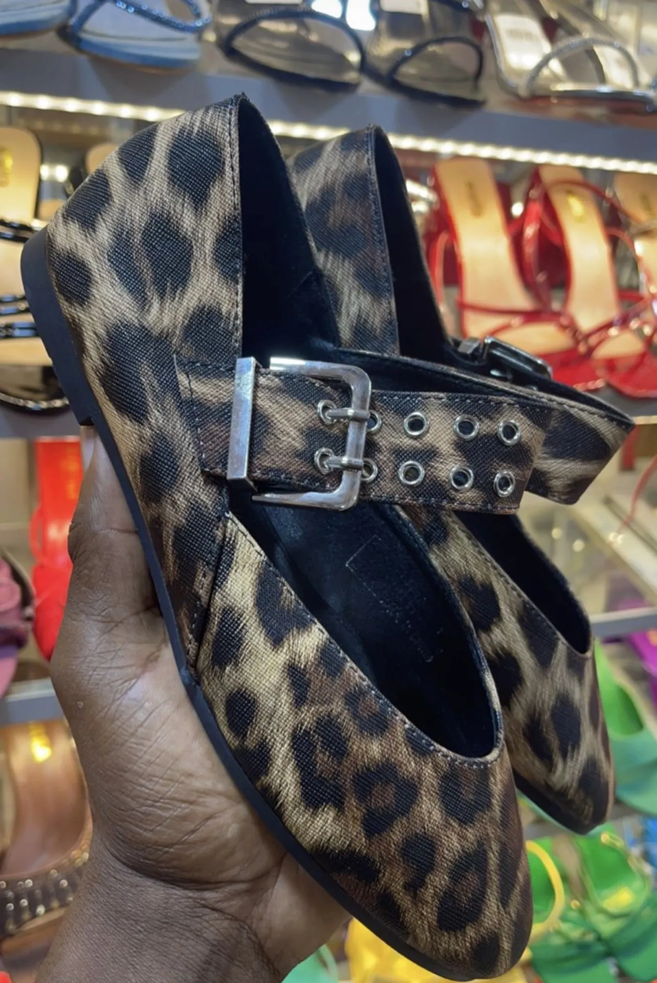 Photo de Galerie 1 - Petites Annonces | Female Shoes, Commercial Avenue, Bamenda, Cameroun | Vêtements, chaussures et autres  > Chaussures pour filles