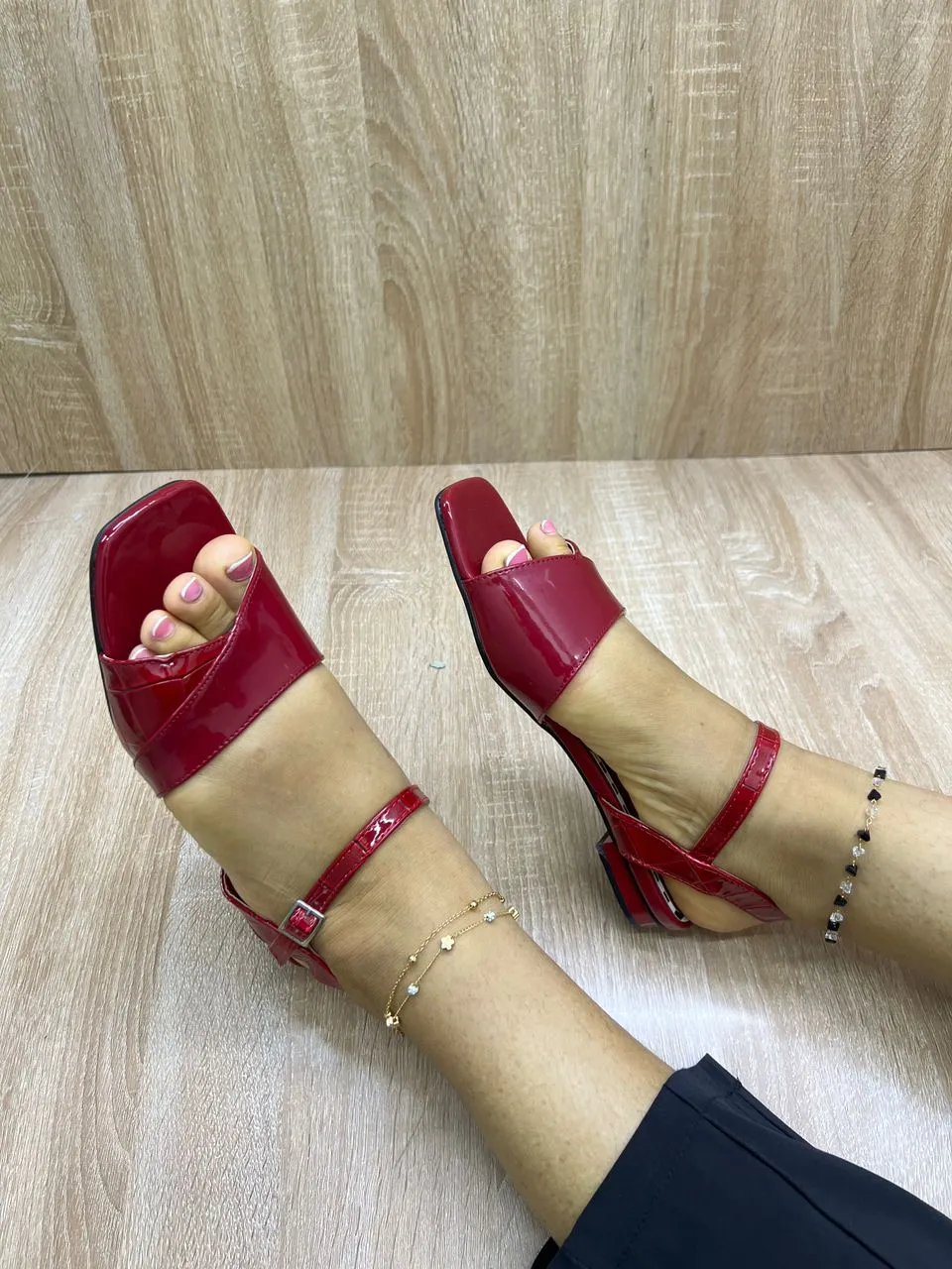 Photo de Galerie 1 - Petites Annonces | Chaussures Femme Talon Basse, Akwa-Douche, Douala, Cameroun | Vêtements, chaussures et autres  > Chaussures pour femmes