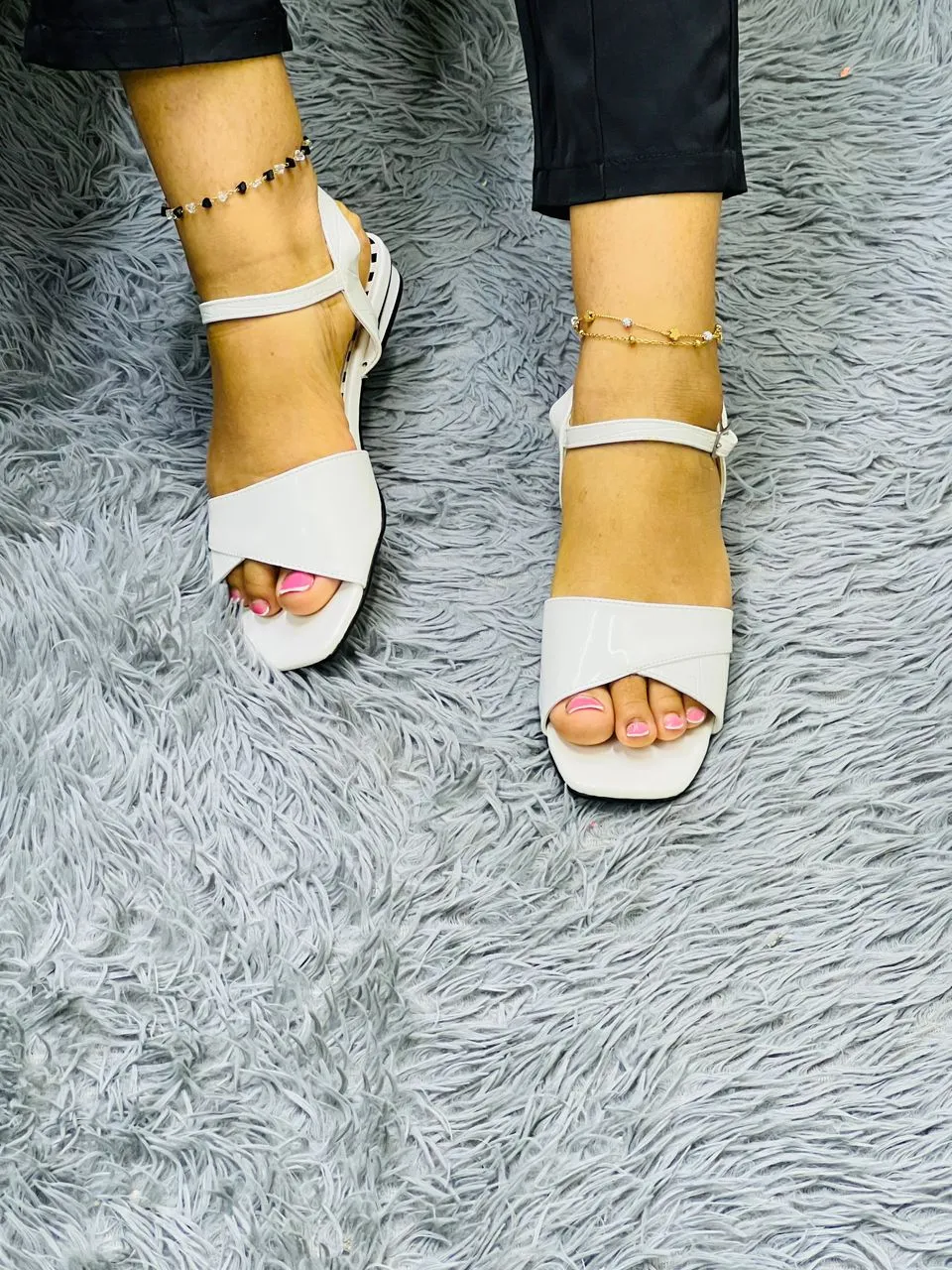 Photo de Galerie 4 - Petites Annonces | Chaussures Femme Talon Basse, Akwa-Douche, Douala, Cameroun | Vêtements, chaussures et autres  > Chaussures pour femmes