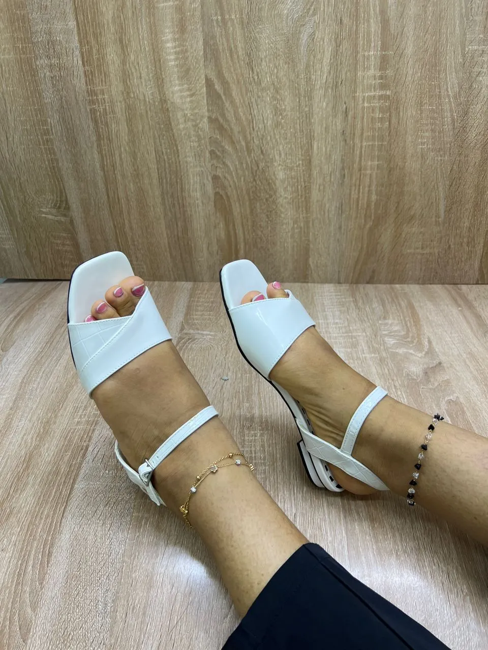 Photo de Galerie 5 - Petites Annonces | Chaussures Femme Talon Basse, Akwa-Douche, Douala, Cameroun | Vêtements, chaussures et autres  > Chaussures pour femmes