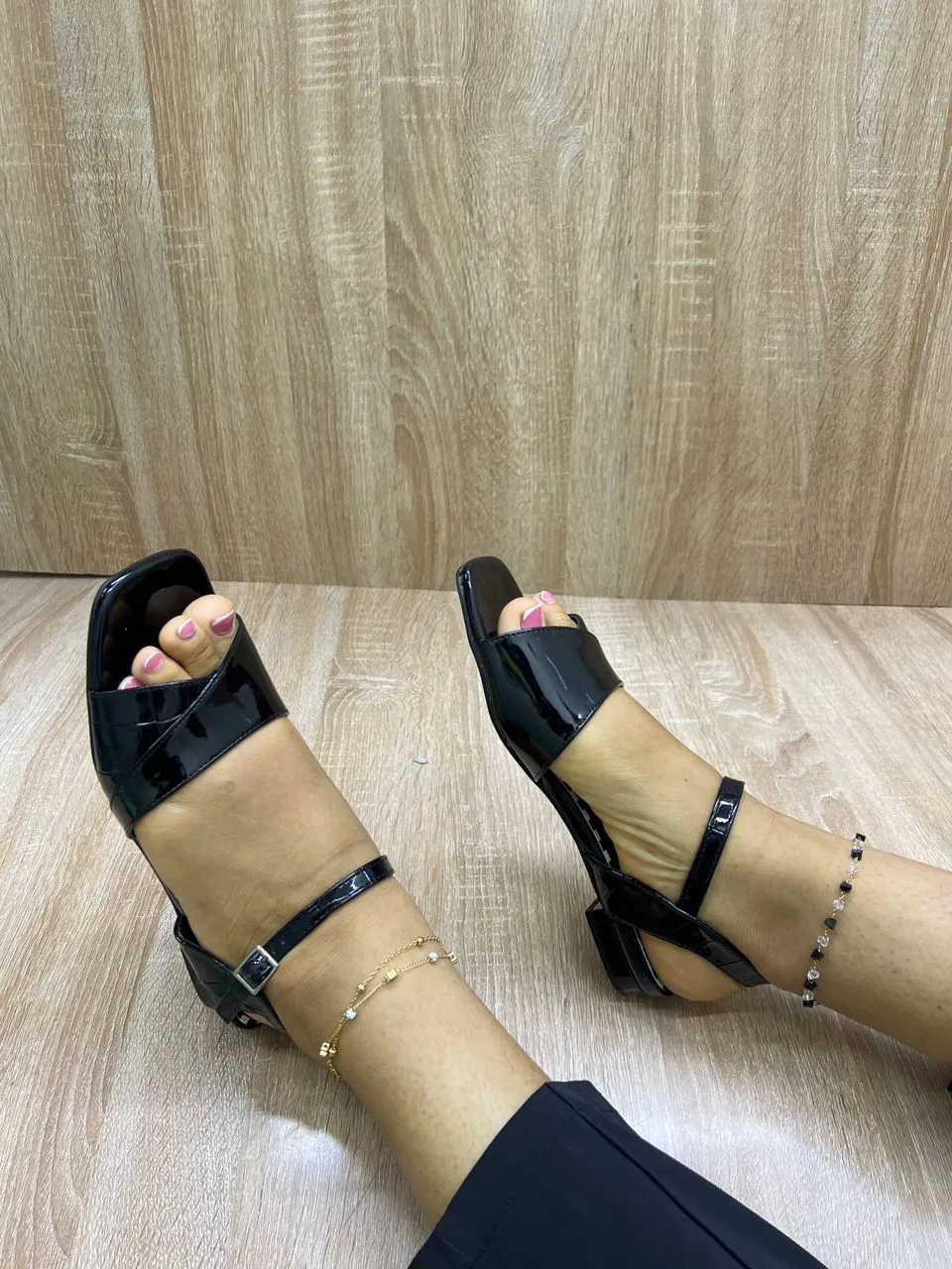 Photo de Galerie 7 - Petites Annonces | Chaussures Femme Talon Basse, Akwa-Douche, Douala, Cameroun | Vêtements, chaussures et autres  > Chaussures pour femmes