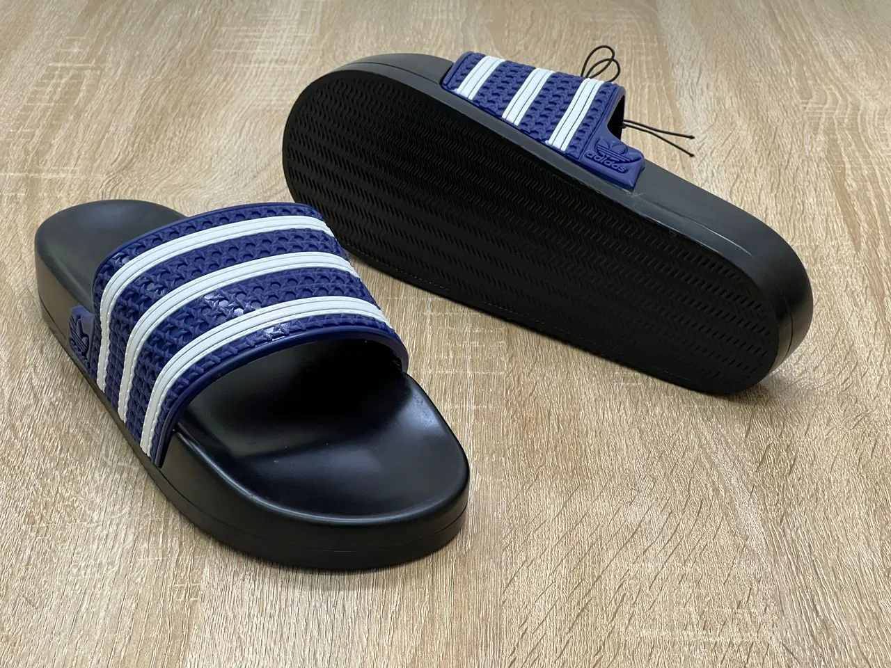 Gallery Photo 1 - Marketplace | Babouche Tri-Bandes, Akwa-Douche, Douala, Cameroon | Clothing, Shoes, & Others  > Men's shoes