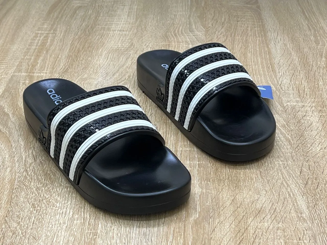 Gallery Photo 3 - Marketplace | Babouche Tri-Bandes, Akwa-Douche, Douala, Cameroon | Clothing, Shoes, & Others  > Men's shoes