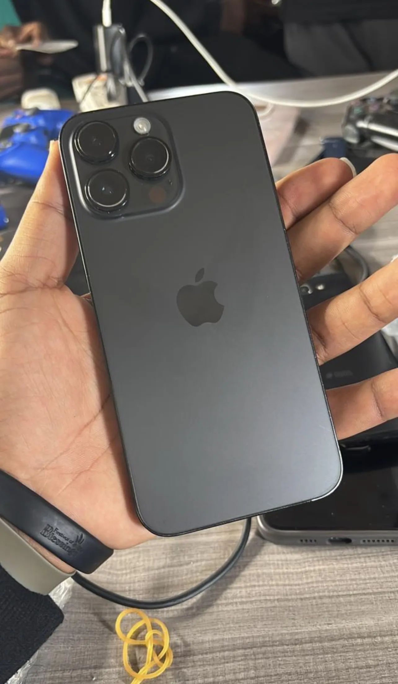 Photo de Galerie 1 - Petites Annonces | Iphone 14 Pro Max, Obili, Yaoundé, Cameroun | Électronique et médias  > Cellulaires et accessoires