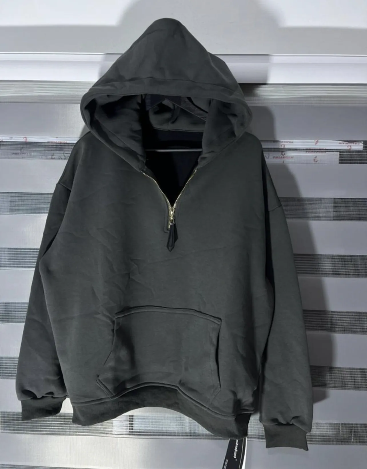 Photo Principale - Petites Annonces | Pullover, Acacia, Yaoundé, Cameroun | Vêtements, chaussures et autres  > Vêtements pour hommes