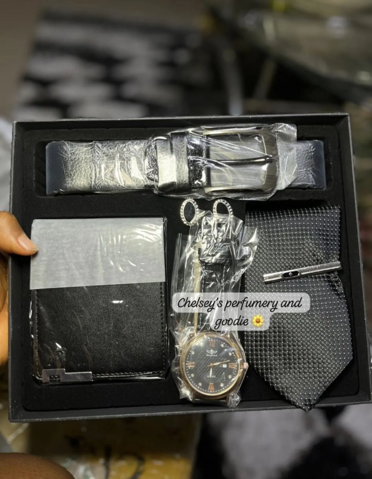 Photo Principale - Petites Annonces | Men’s Package, Simbock, Yaoundé, Cameroun | Vêtements, chaussures et autres  > Autres et accessoires