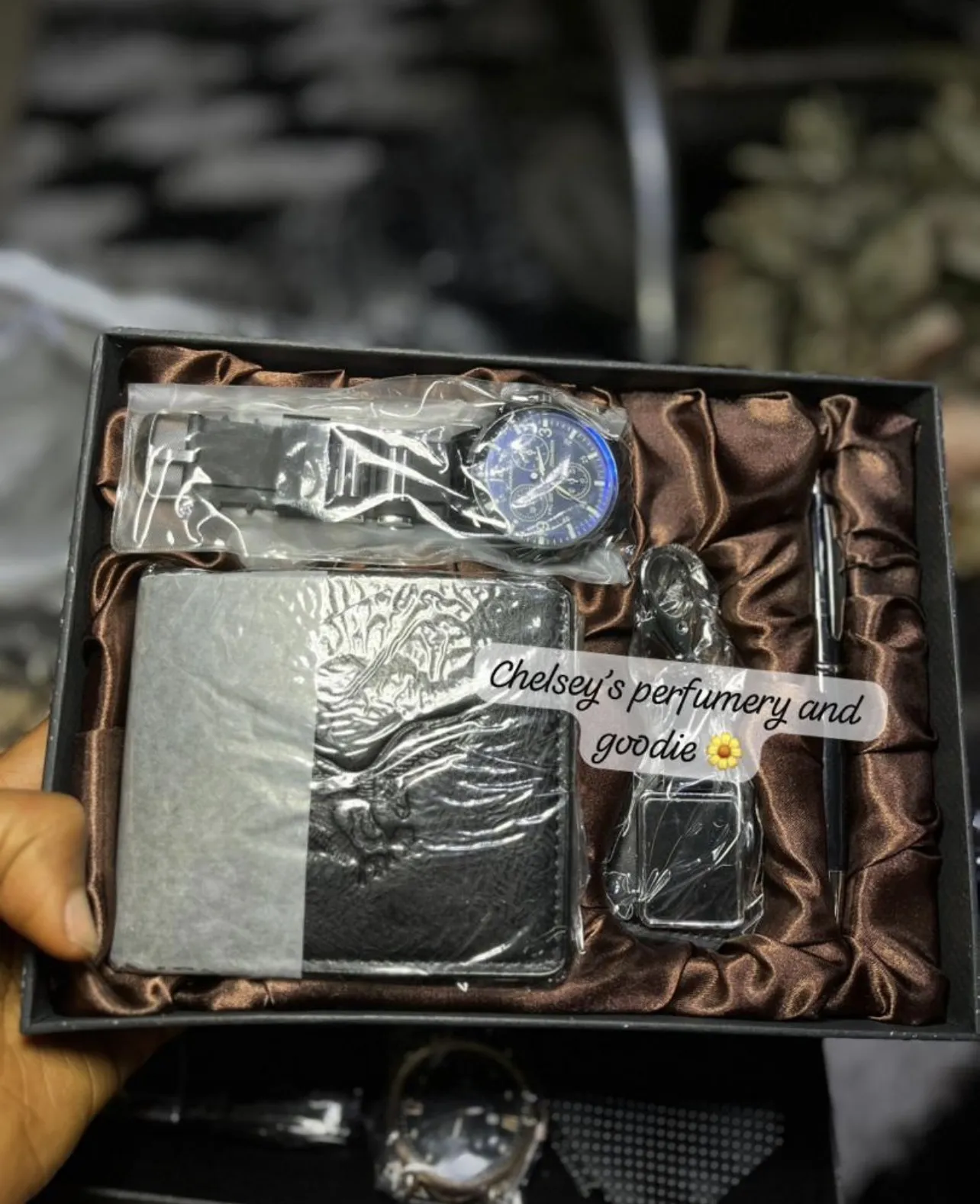 Photo de Galerie 1 - Petites Annonces | Men’s Package, Simbock, Yaoundé, Cameroun | Vêtements, chaussures et autres  > Autres et accessoires