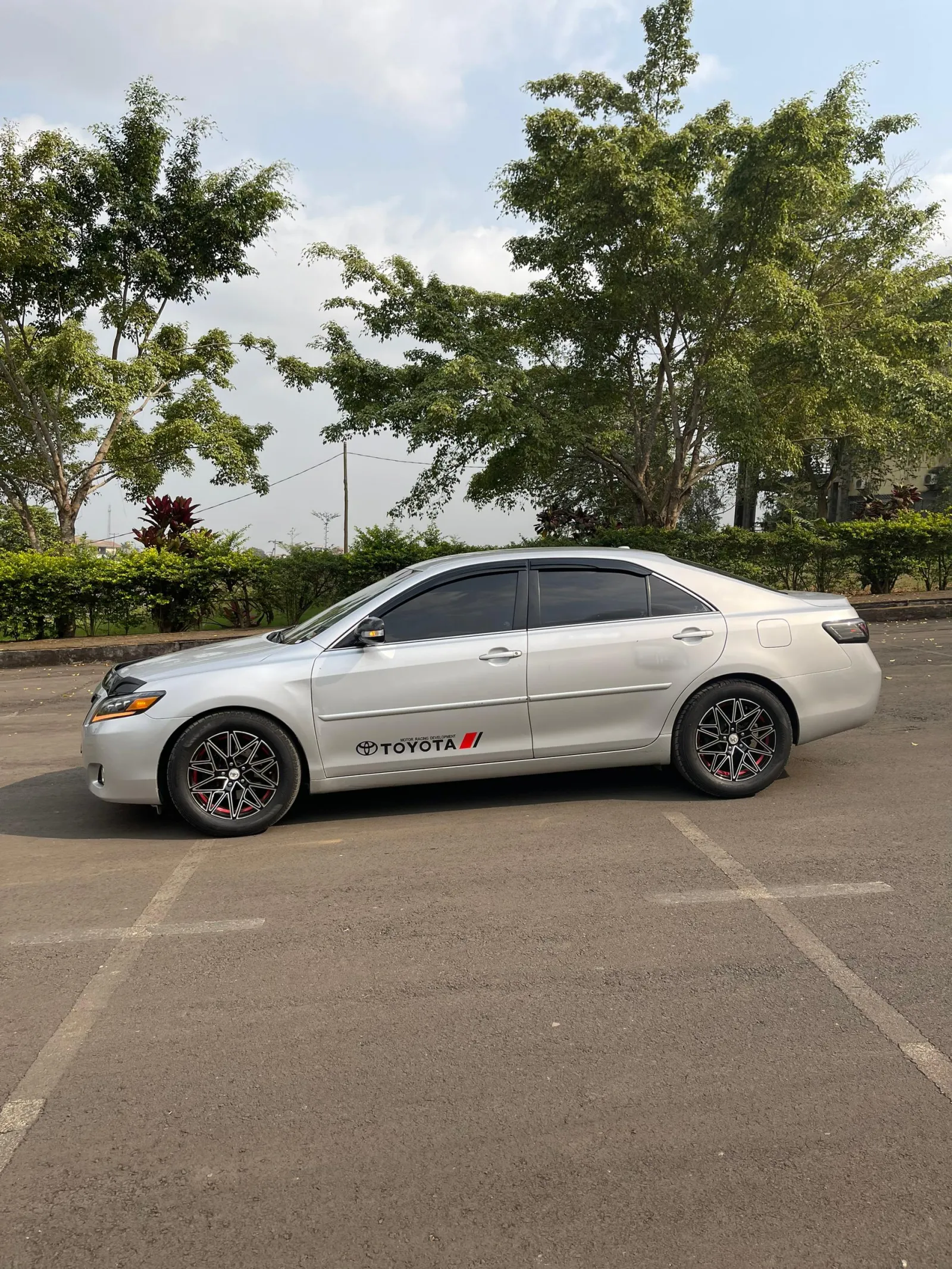 Photo de Galerie 1 - Petites Annonces | Good Looking Toyota Camry For Sale, Bonduma, Buea, Cameroun | Véhicules et moteurs  > Voitures et camions