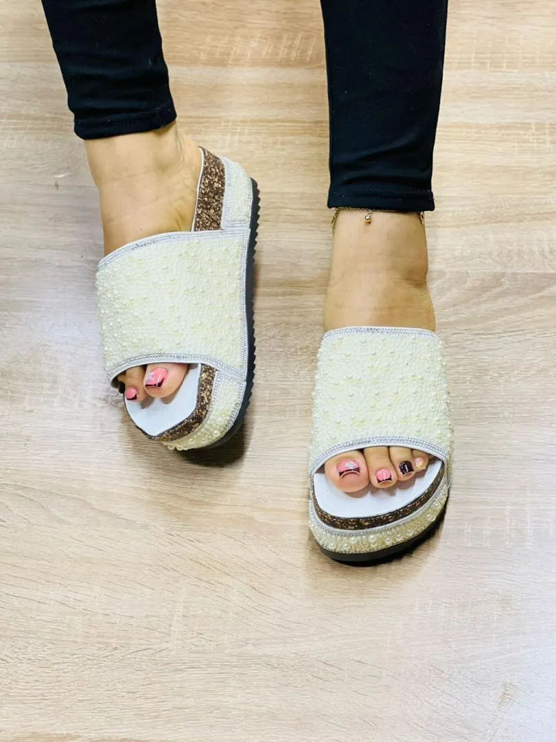 Gallery Photo 2 - Marketplace | Babouche Avec Perles, Akwa-Douche, Douala, Cameroon | Clothing, Shoes, & Others  > Women's shoes