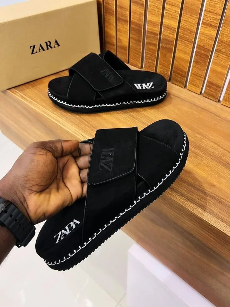 Photo Principale - Petites Annonces | Male Slippers, Simbock, Yaoundé, Cameroun | Vêtements, chaussures et autres  > Chaussures pour hommes