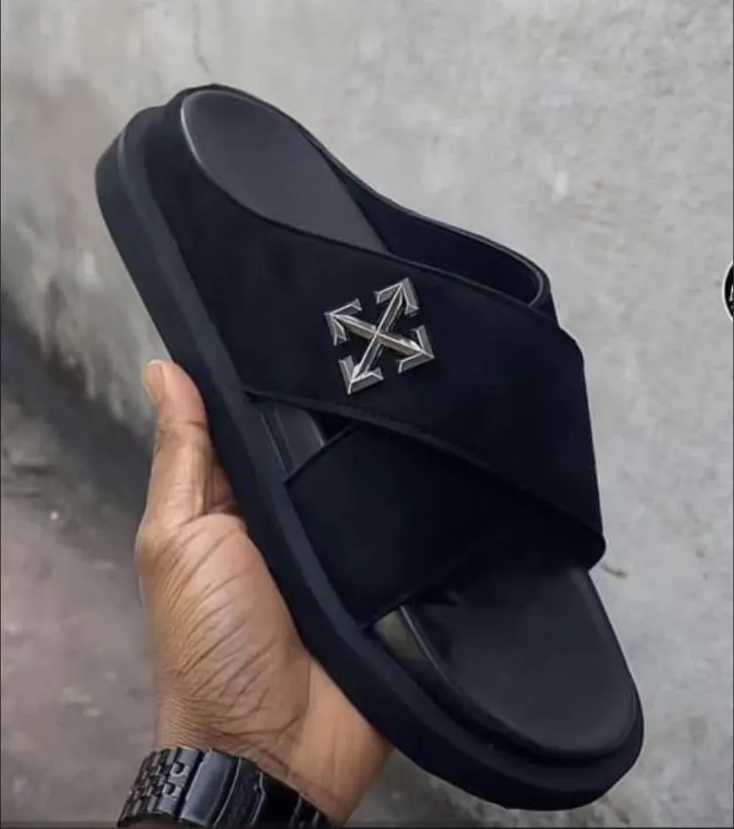 Photo de Galerie 1 - Petites Annonces | Male Slippers, Simbock, Yaoundé, Cameroun | Vêtements, chaussures et autres  > Chaussures pour hommes