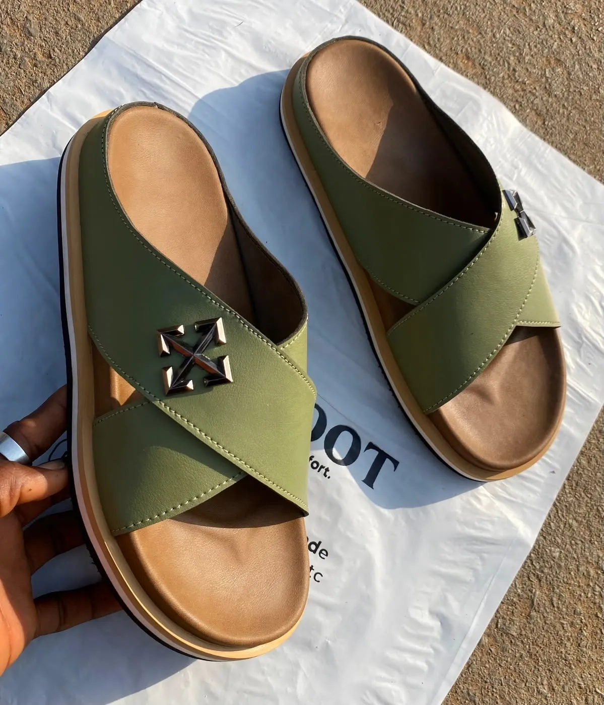 Photo de Galerie 2 - Petites Annonces | Male Slippers, Simbock, Yaoundé, Cameroun | Vêtements, chaussures et autres  > Chaussures pour hommes