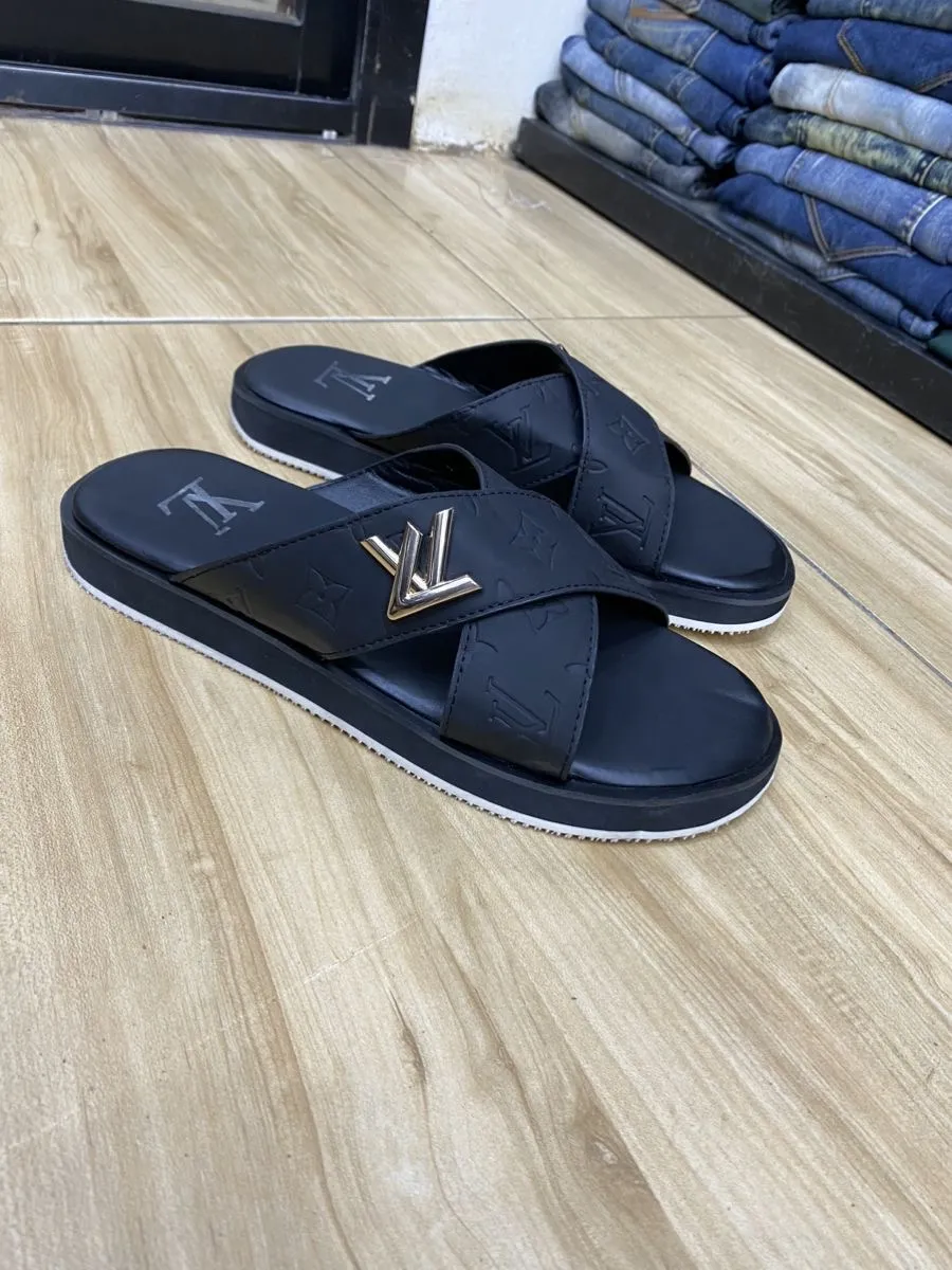 Photo de Galerie 4 - Petites Annonces | Male Slippers, Simbock, Yaoundé, Cameroun | Vêtements, chaussures et autres  > Chaussures pour hommes