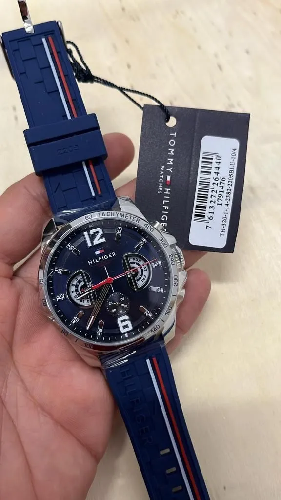 Photo de Galerie 2 - Petites Annonces | Wrist Watch, Biyemassi, Yaoundé, Cameroun | Vêtements, chaussures et autres  > Bijoux et accessoires