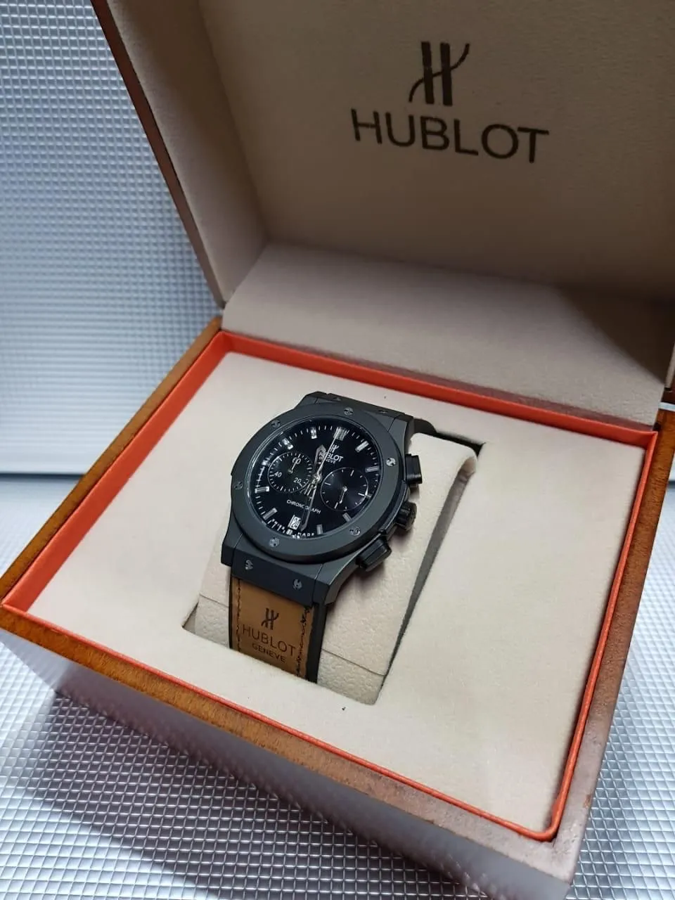 Photo de Galerie 3 - Petites Annonces | Wrist Watch, Biyemassi, Yaoundé, Cameroun | Vêtements, chaussures et autres  > Bijoux et accessoires