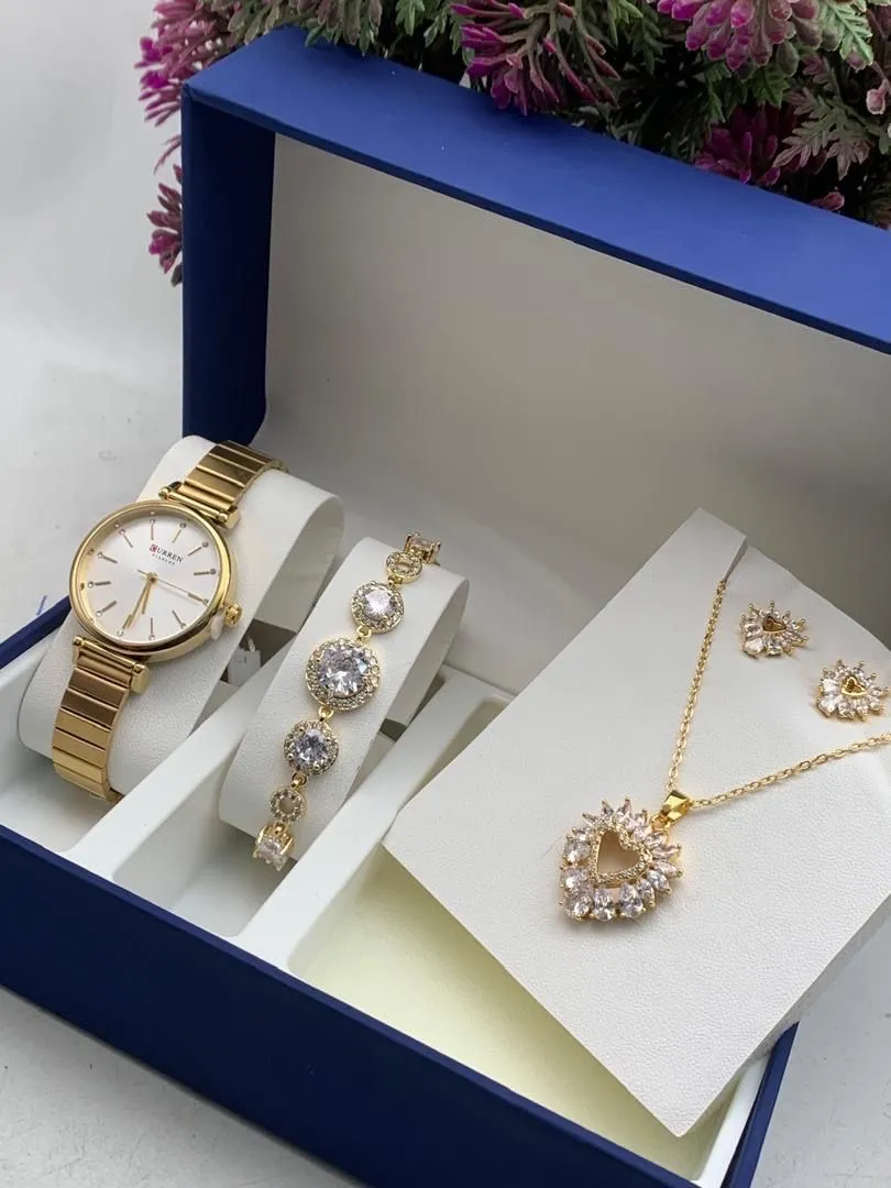 Photo de Galerie 2 - Petites Annonces | Female Luxury, Biyemassi, Yaoundé, Cameroun | Vêtements, chaussures et autres  > Bijoux et accessoires
