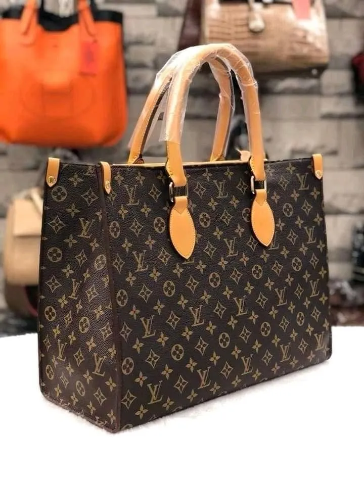 Photo Principale - Petites Annonces | Female Hand Bags, Simbock, Yaoundé, Cameroun | Vêtements, chaussures et autres  > Autres et accessoires