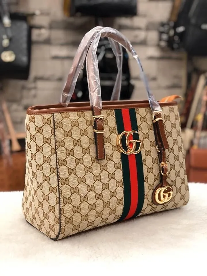 Photo de Galerie 2 - Petites Annonces | Female Hand Bags, Simbock, Yaoundé, Cameroun | Vêtements, chaussures et autres  > Autres et accessoires