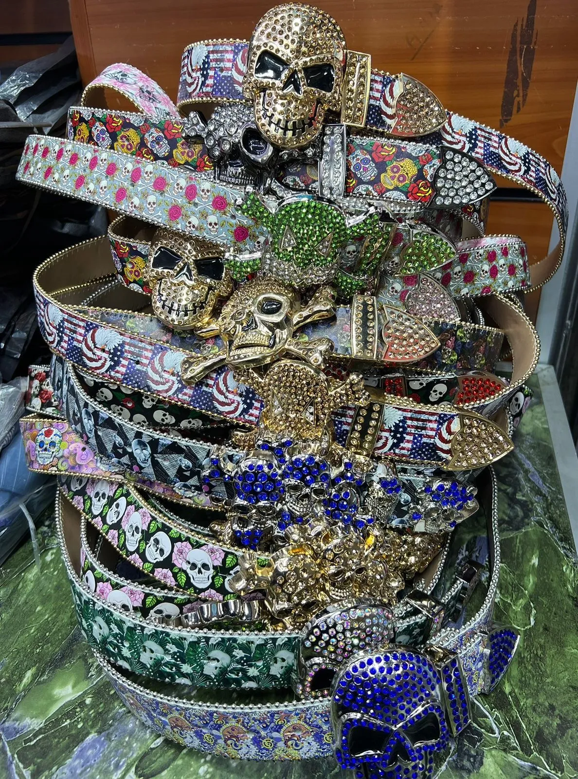 Photo de Galerie 3 - Petites Annonces | Fancy Ice Belts, Vogbeti, Yaoundé, Cameroun | Vêtements, chaussures et autres  > Vêtements pour garçons