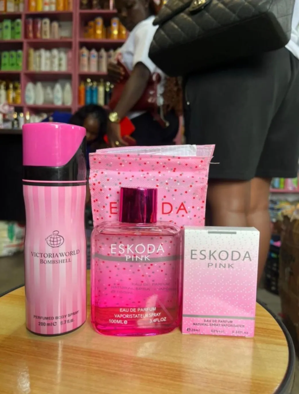 Photo de Galerie 1 - Petites Annonces | Perfumes, Simbock, Yaoundé, Cameroun | Santé et beauté  > santé et beauté