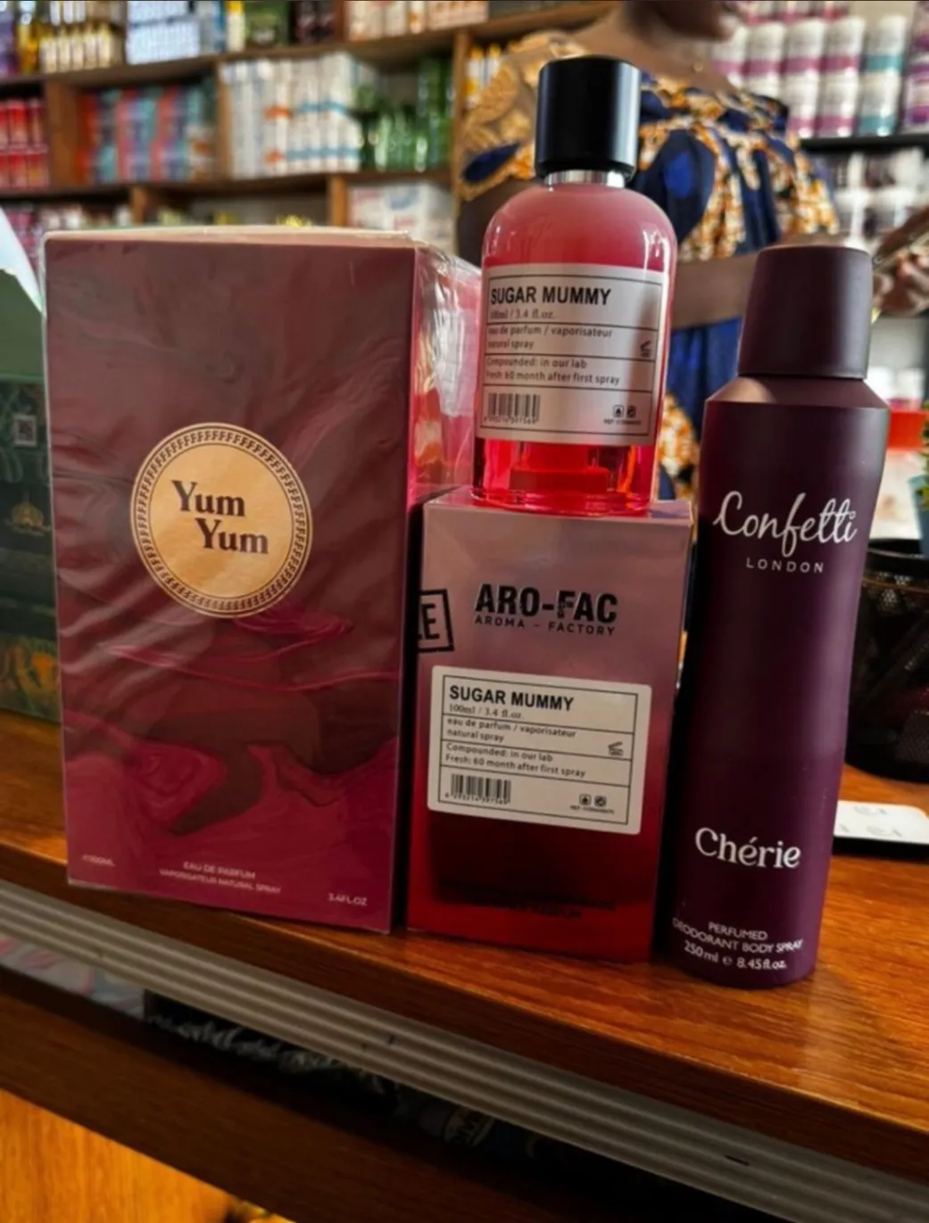 Photo de Galerie 4 - Petites Annonces | Perfumes, Simbock, Yaoundé, Cameroun | Santé et beauté  > santé et beauté