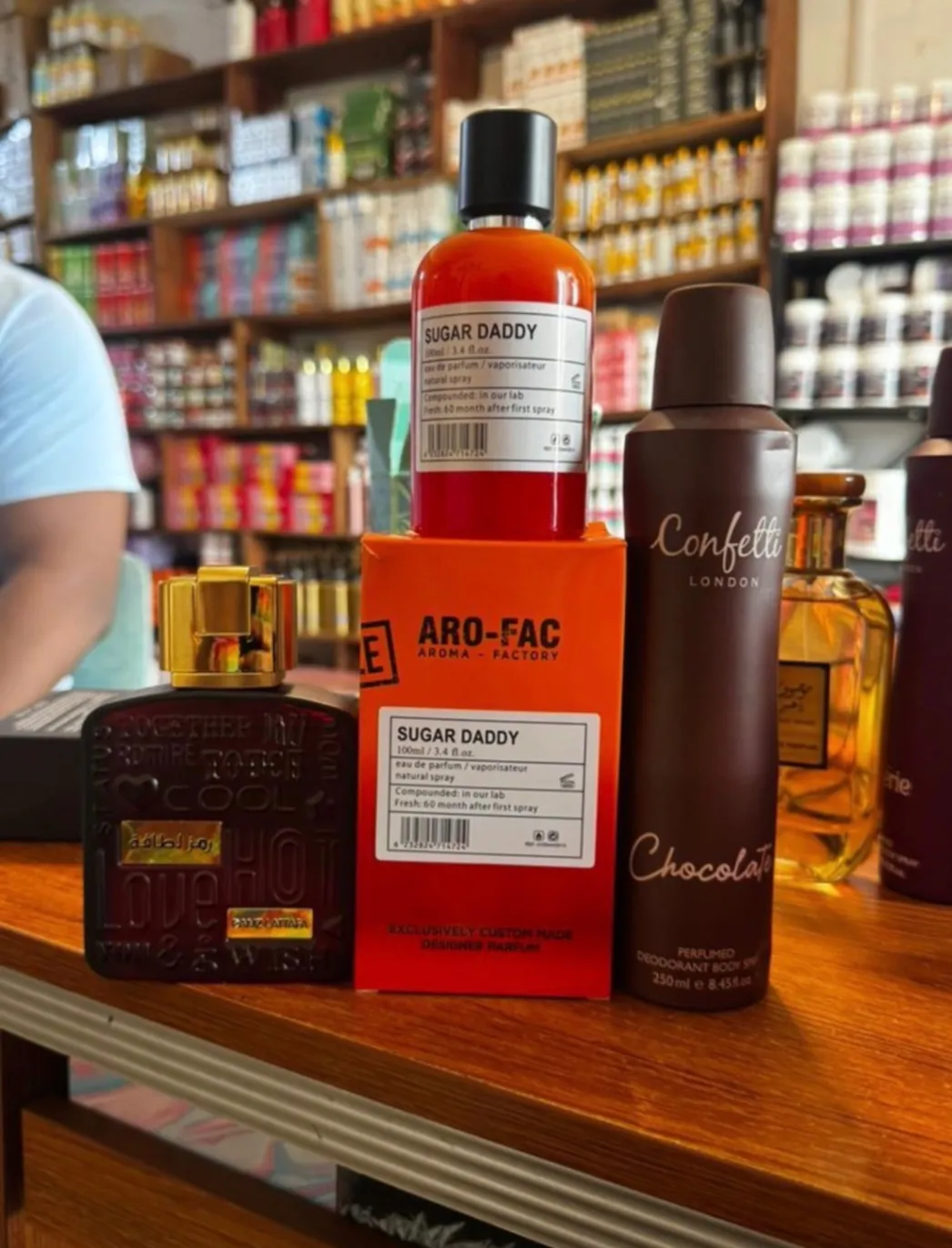 Photo de Galerie 5 - Petites Annonces | Perfumes, Simbock, Yaoundé, Cameroun | Santé et beauté  > santé et beauté