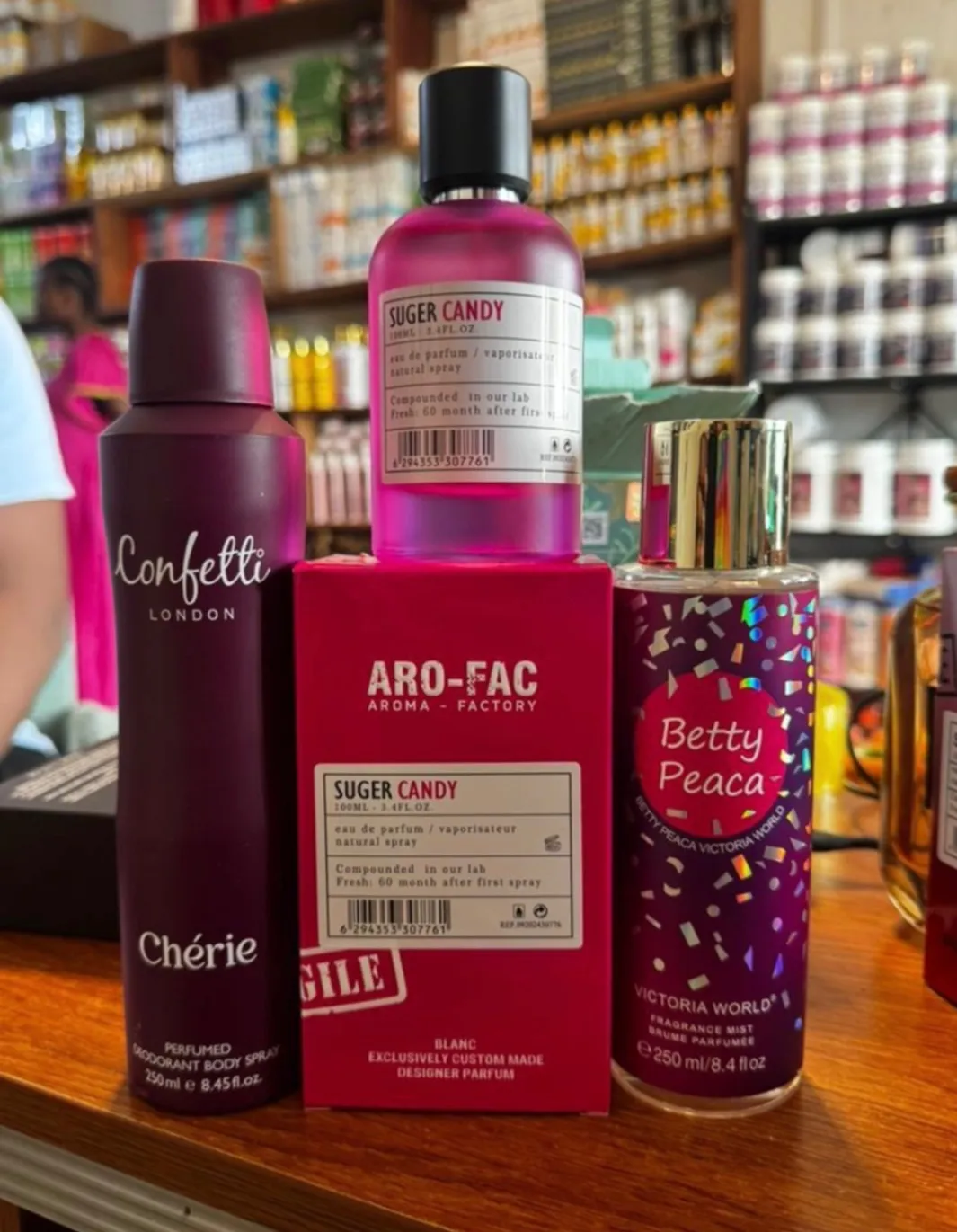 Photo de Galerie 6 - Petites Annonces | Perfumes, Simbock, Yaoundé, Cameroun | Santé et beauté  > santé et beauté