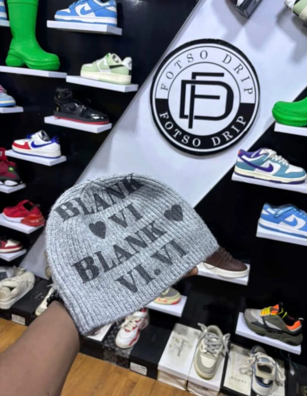 Photo de Galerie 2 - Petites Annonces | Caps, Damas, Yaoundé, Cameroun | Vêtements, chaussures et autres  > Autres et accessoires