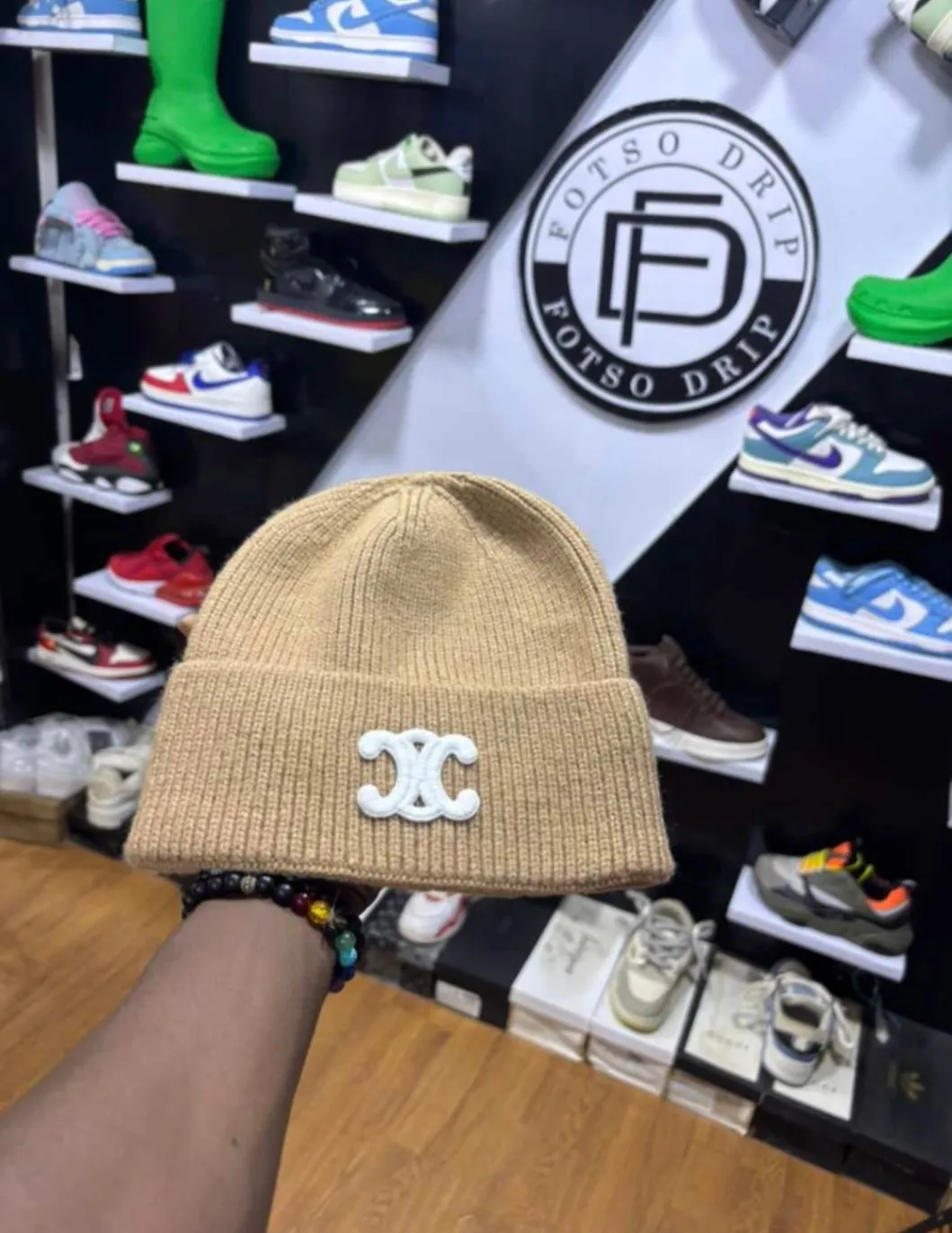 Photo de Galerie 4 - Petites Annonces | Caps, Damas, Yaoundé, Cameroun | Vêtements, chaussures et autres  > Autres et accessoires