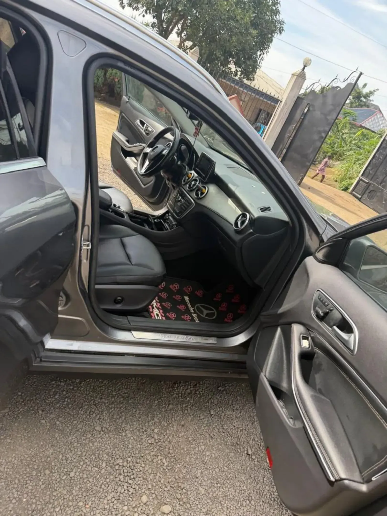 Photo de Galerie 3 - Petites Annonces | Mercedes Benz Gla 250 2014, Molyko, Buea, Cameroun | Véhicules et moteurs  > Voitures et camions