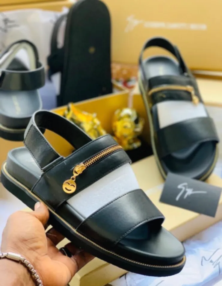 Photo Principale - Petites Annonces | Male Sandals, Obili, Yaoundé, Cameroun | Vêtements, chaussures et autres  > Chaussures pour hommes