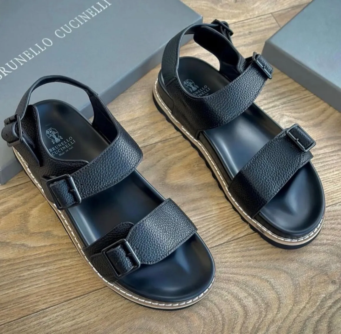 Photo de Galerie 1 - Petites Annonces | Male Sandals, Obili, Yaoundé, Cameroun | Vêtements, chaussures et autres  > Chaussures pour hommes