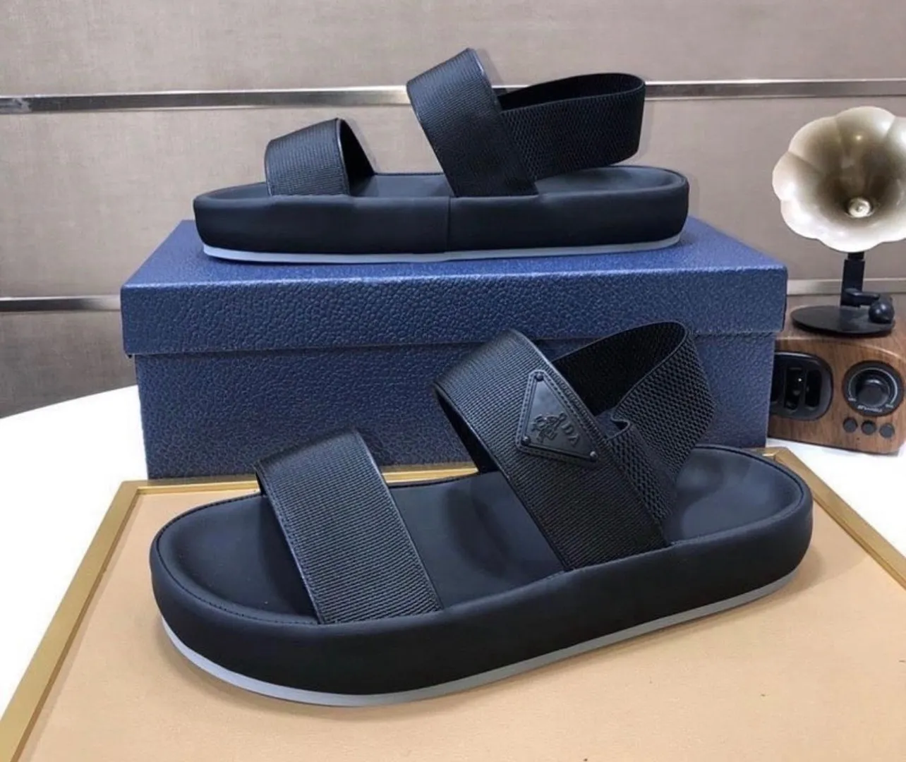 Photo de Galerie 2 - Petites Annonces | Male Sandals, Obili, Yaoundé, Cameroun | Vêtements, chaussures et autres  > Chaussures pour hommes