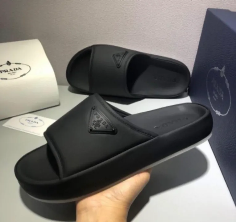 Photo Principale - Petites Annonces | Slippers, Biyemassi, Yaoundé, Cameroun | Vêtements, chaussures et autres  > Chaussures pour hommes