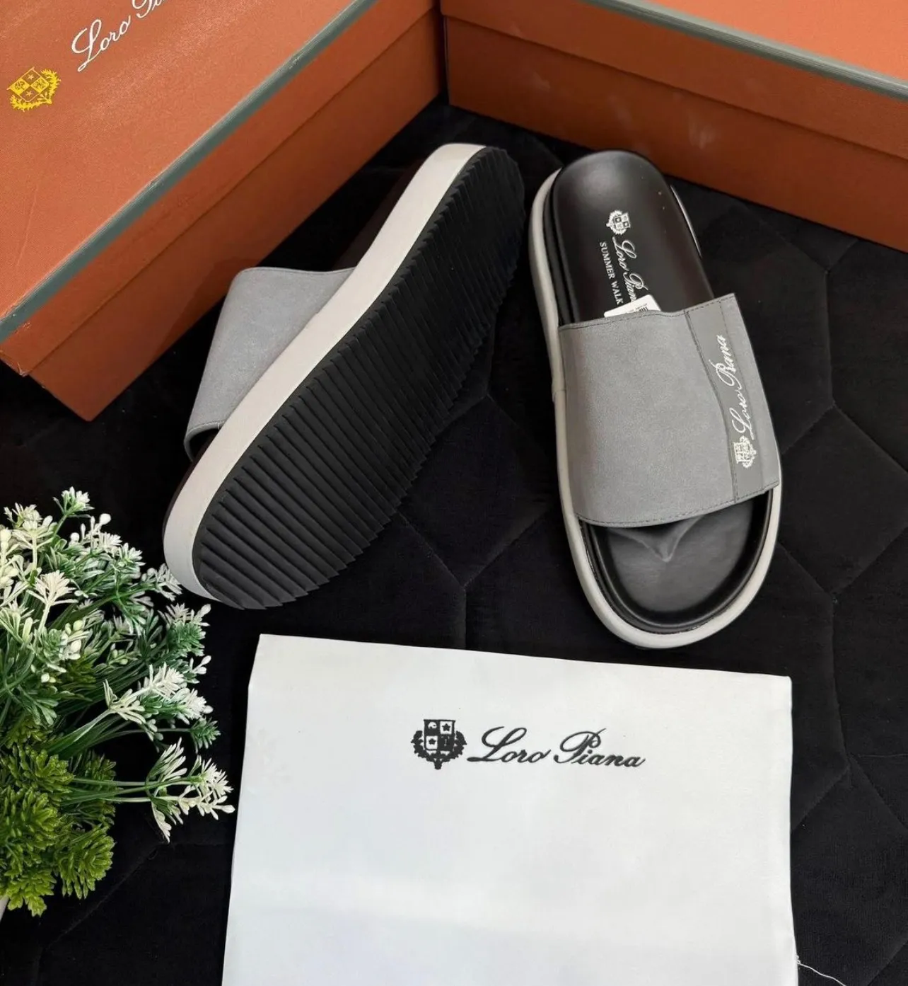 Photo de Galerie 3 - Petites Annonces | Slippers, Biyemassi, Yaoundé, Cameroun | Vêtements, chaussures et autres  > Chaussures pour hommes