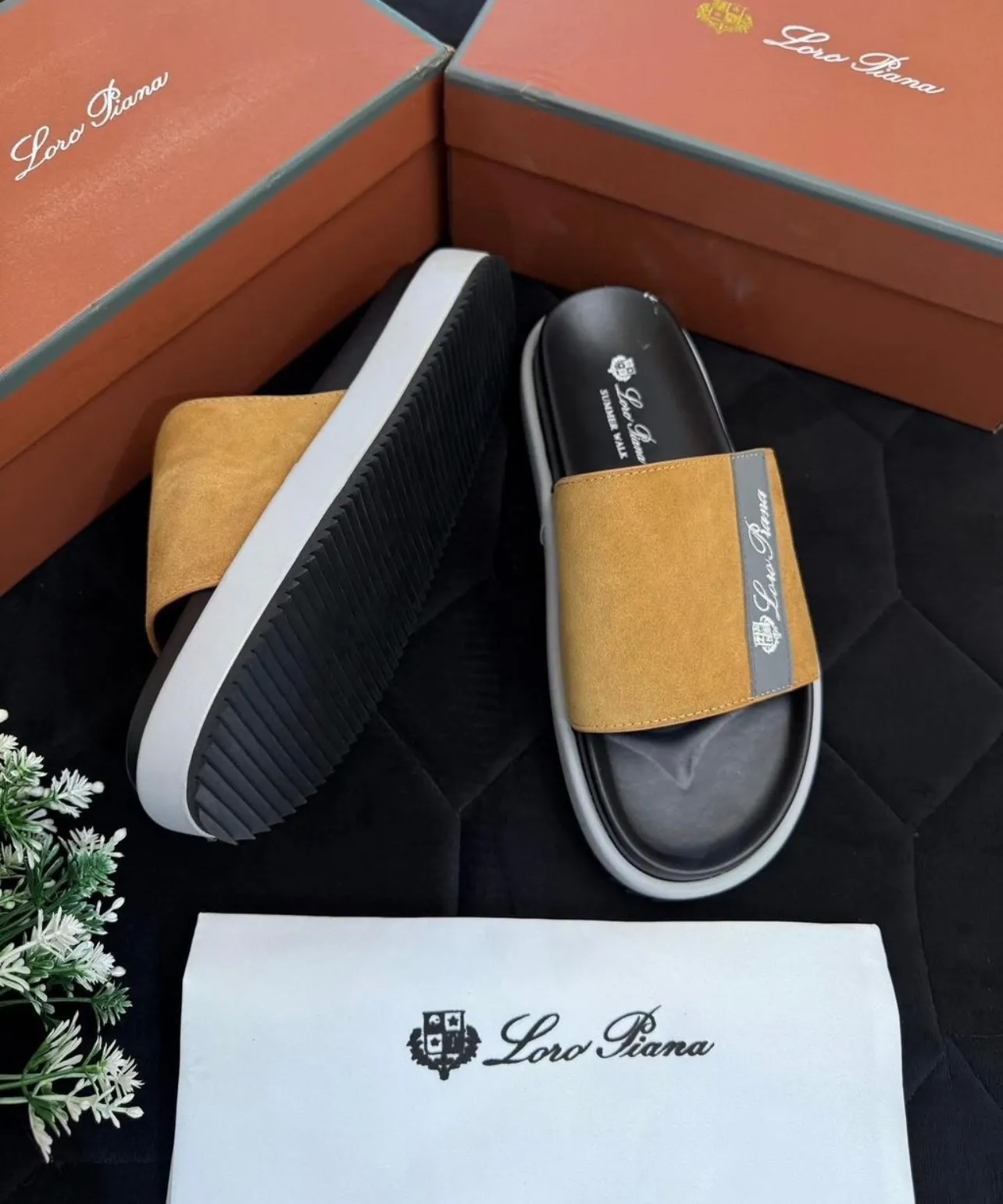Photo de Galerie 4 - Petites Annonces | Slippers, Biyemassi, Yaoundé, Cameroun | Vêtements, chaussures et autres  > Chaussures pour hommes