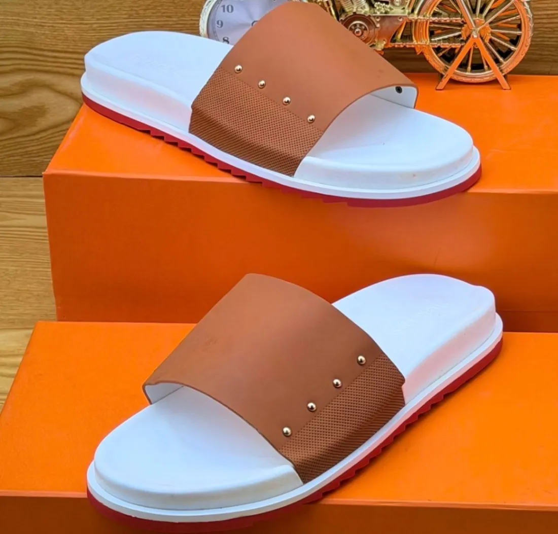 Photo de Galerie 6 - Petites Annonces | Slippers, Biyemassi, Yaoundé, Cameroun | Vêtements, chaussures et autres  > Chaussures pour hommes