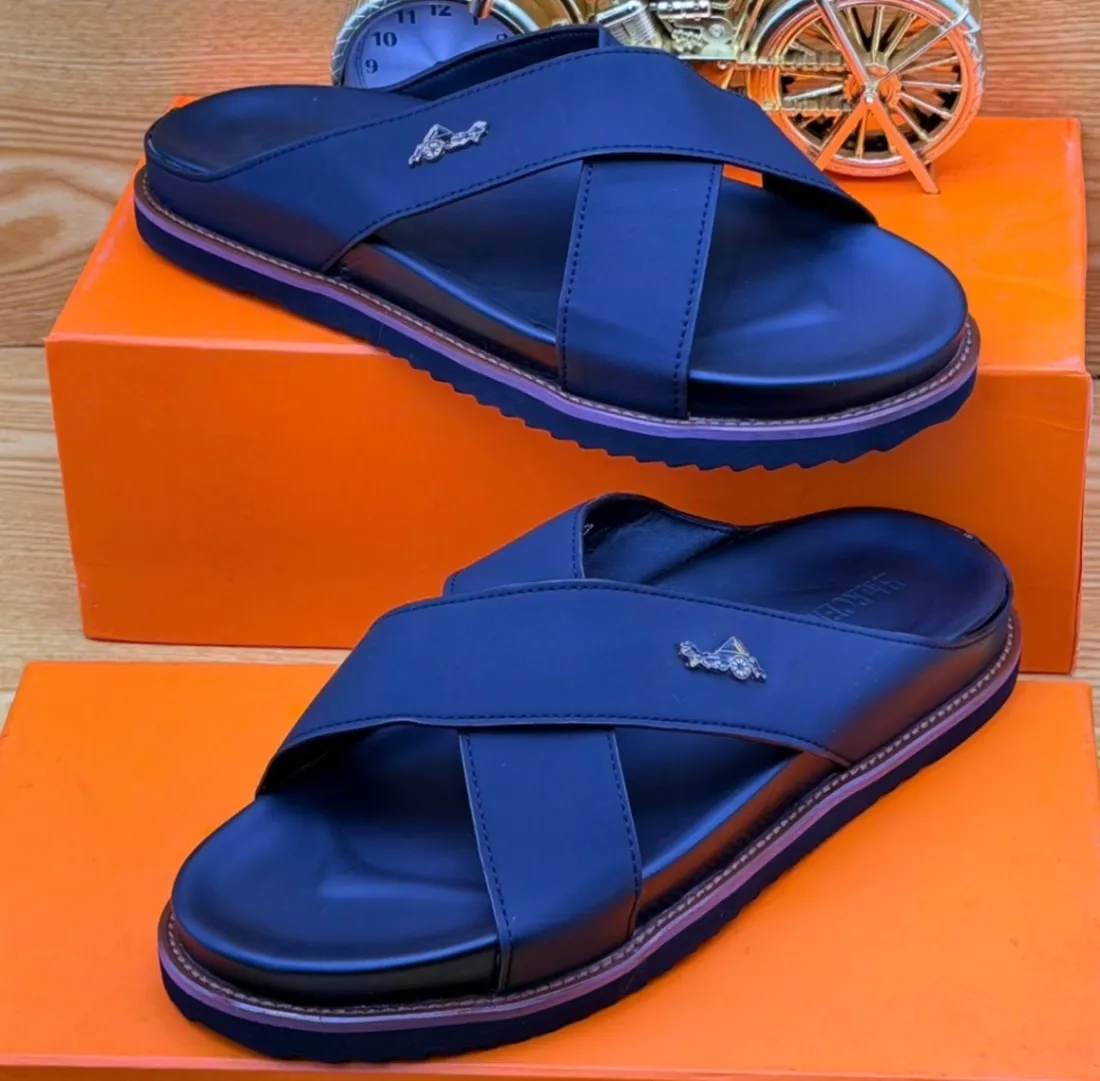 Photo de Galerie 7 - Petites Annonces | Slippers, Biyemassi, Yaoundé, Cameroun | Vêtements, chaussures et autres  > Chaussures pour hommes