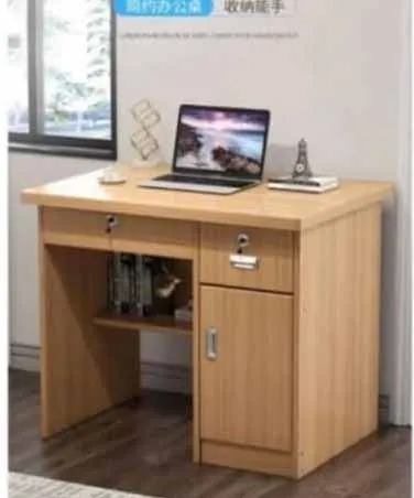 Photo de Galerie 1 - Petites Annonces | Premium Office & Study Desk – Elegant Mahogany Finish, Sandpit, Buea, Cameroun | Maison, aliments et jardin  > Meubles