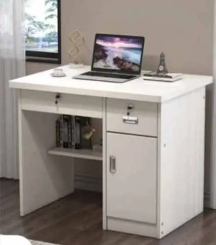 Photo de Galerie 3 - Petites Annonces | Premium Office & Study Desk – Elegant Mahogany Finish, Sandpit, Buea, Cameroun | Maison, aliments et jardin  > Meubles