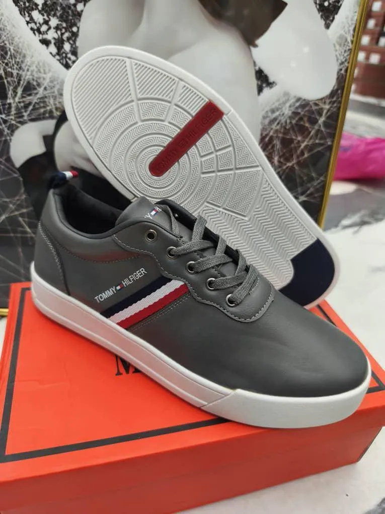 Photo de Galerie 6 - Petites Annonces | Step Out In Style With Premium Lacoste Sneakers 🔥, Bonduma, Buea, Cameroun | Vêtements, chaussures et autres  > Chaussures pour hommes
